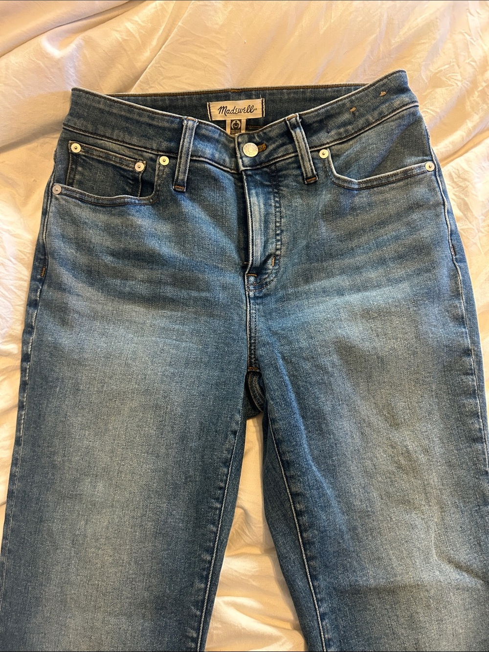 Madewell CURVY KICK OUT Jeans in Medium Blue Wash